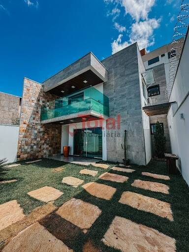 Casa, 3 quartos, 212 m² - Foto 2