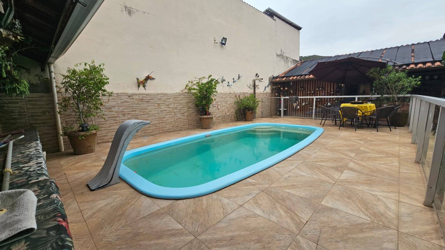 Casa, 4 quartos, 224 m² - Foto 1